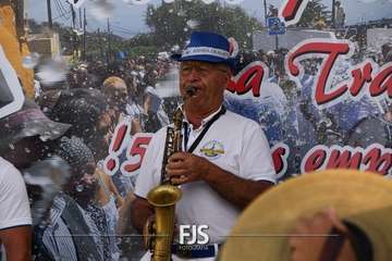 Lomo Magullo abraza la vida con la escultura homenaje a la Traída del Agua/Francisco Javier Santana y TA.
